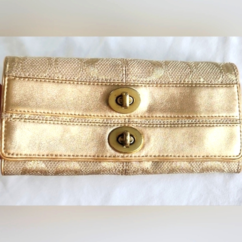💕 Coach Gold Signature Monogram Turnlock wallet